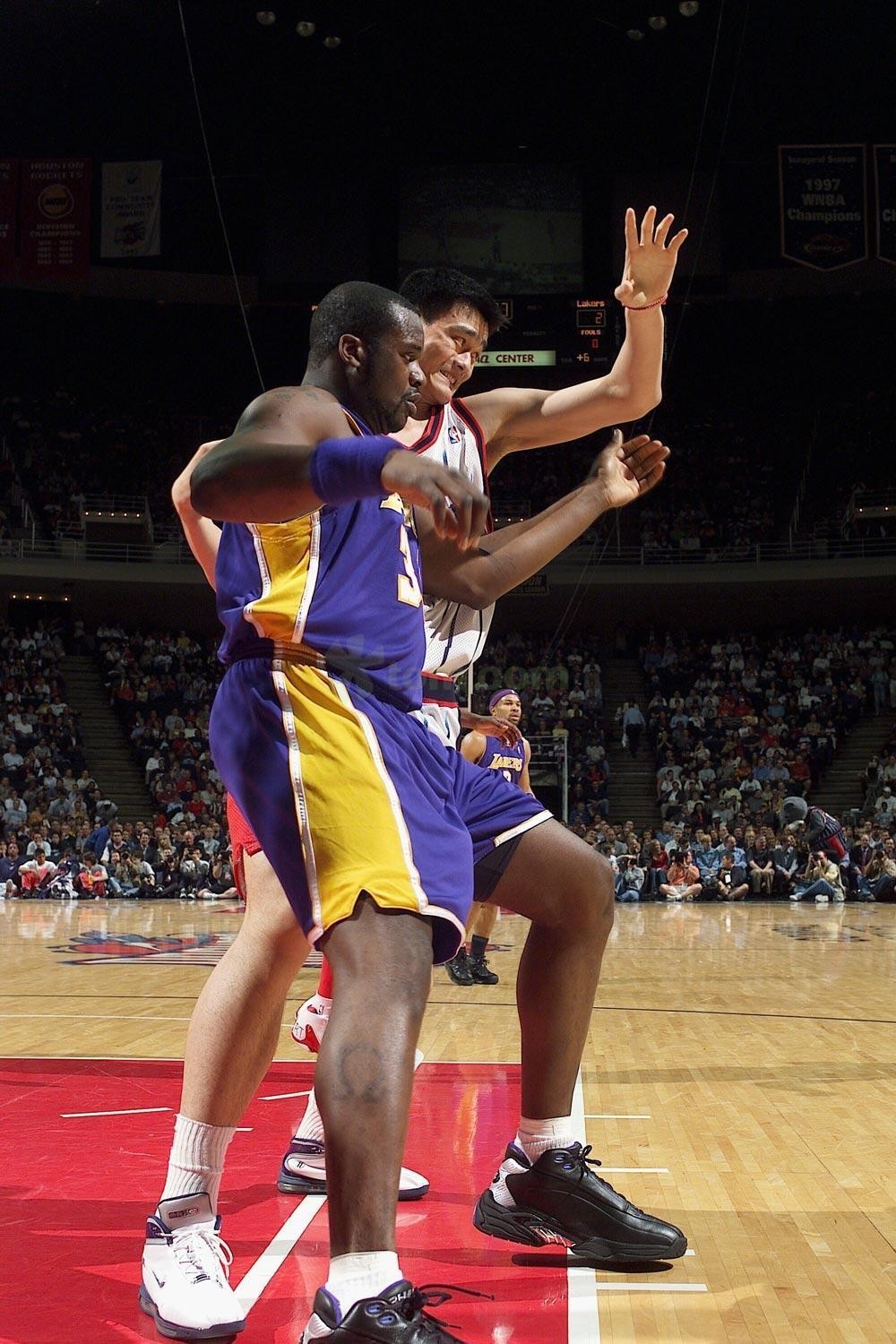 而非只盯着 而非只盯着